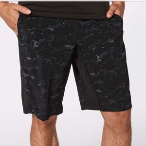 Lululemon T.H.E. Short Linerless 11" (Black camo)